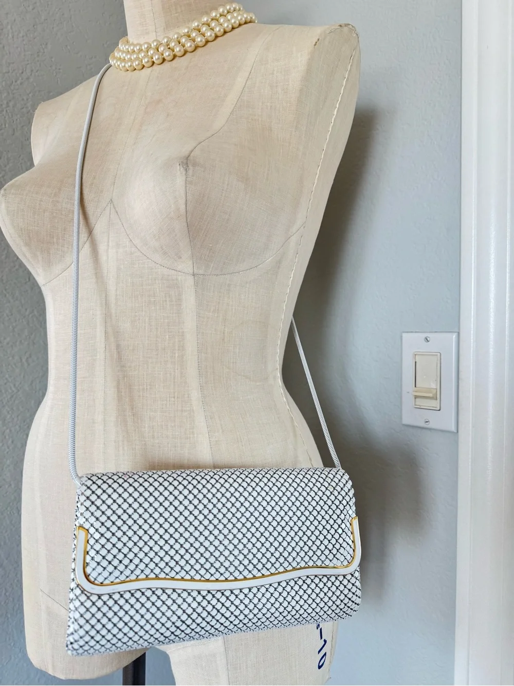 1970s La Regale Metal Mesh Bag Crossbody Chain 8”x4”